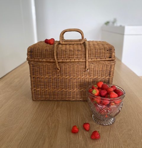 Grand panier de pique-nique en osier tressé – vintage