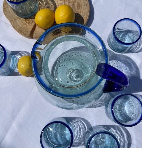 Carafe et gobelets en verre soufflé – vintage