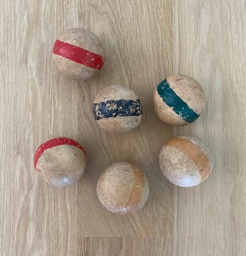 Ancien jeu de boules en bois