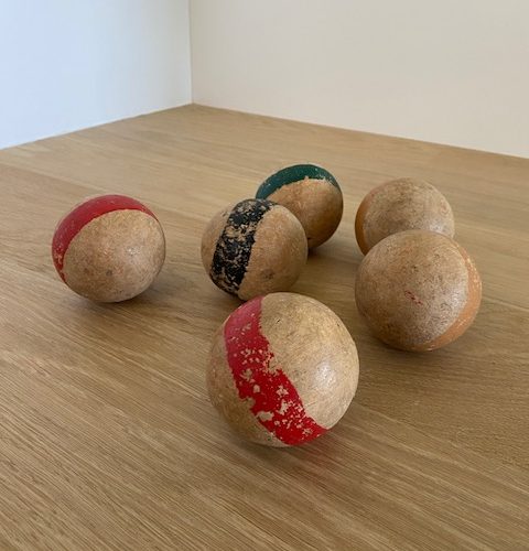 Ancien jeu de boules en bois