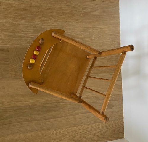 Ancienne chaise haute de poupée en bois