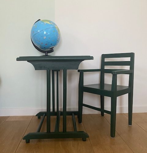 Ancien bureau et sa chaise pour enfant