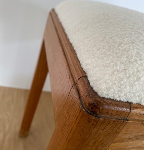 Tabouret en bois vintage – tissu bouclette