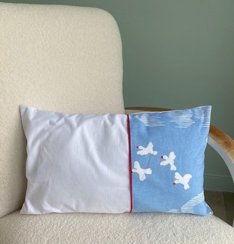 Coussin « Collection mouettes » – l’allongé n°1 – Upcycling