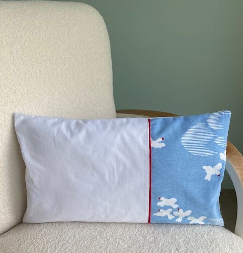 Coussin « Collection mouettes » – l’allongé n°2 – Upcycling