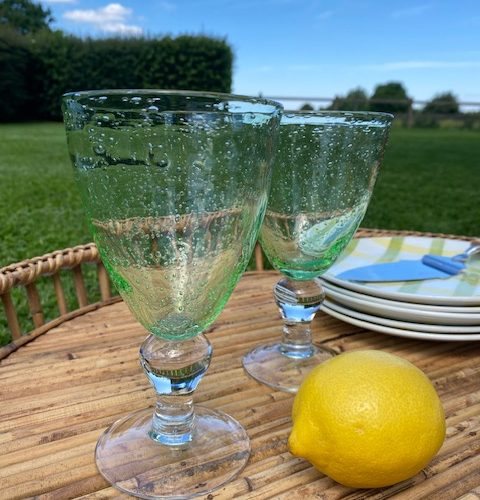 Série de 12 verres à pied en verre bullé