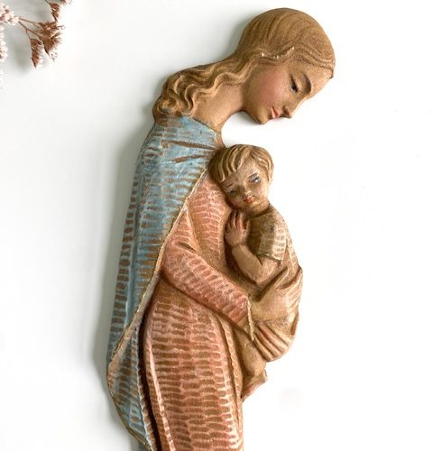 Vierge à l’Enfant en bois peint