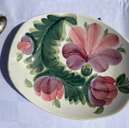 Plat à motif floral – 1970