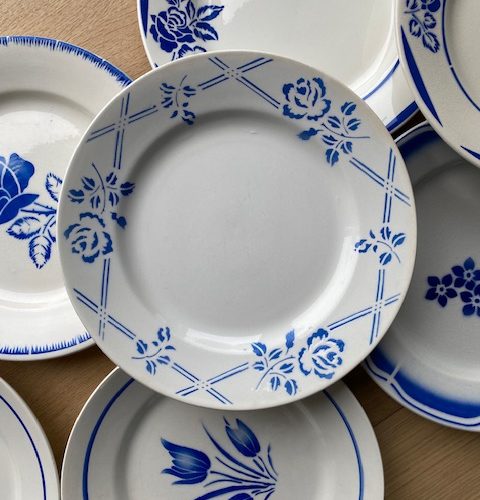 Série de 10 assiettes plates dépareillées – années 1930/40