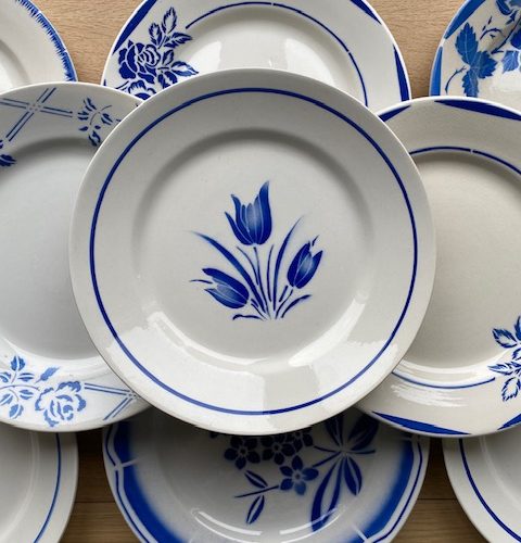 Série de 10 assiettes plates dépareillées – années 1930/40