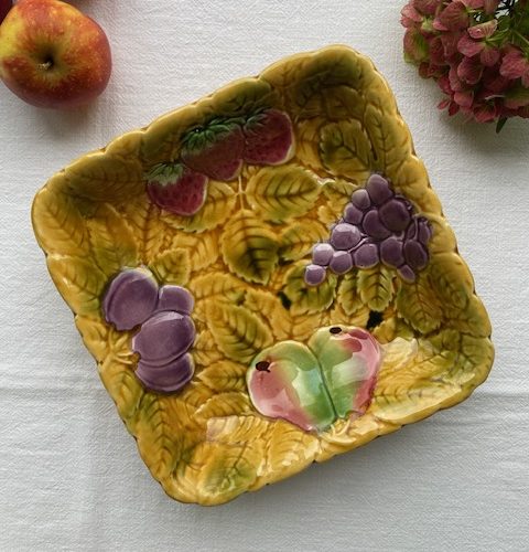 Plat creux à décor de fruits – Sarreguemines 1920/50