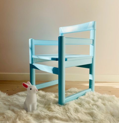 Fauteuil en bois bleu glacier – revalorisé