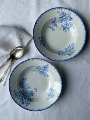 Deux assiettes creuses "Olga" - Maestricht - circa 1900
