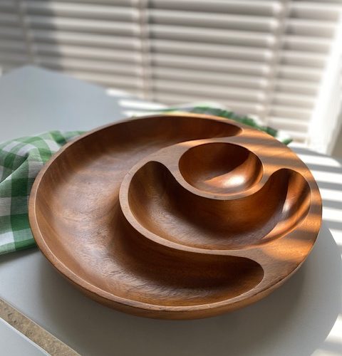 Plat apéritif circulaire en bois compartimenté
