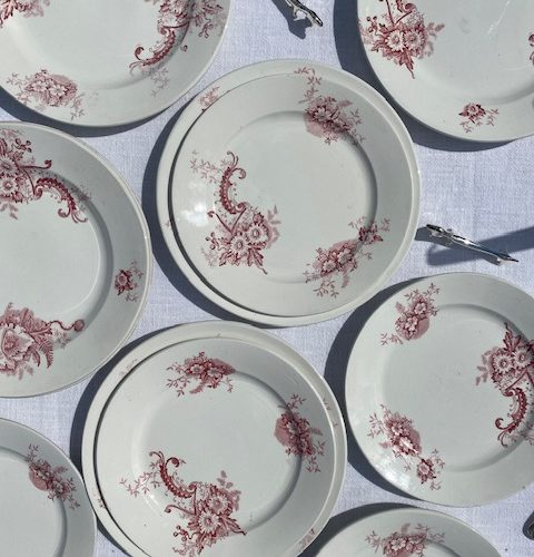 Série de 11 assiettes à décor floral – Nimy