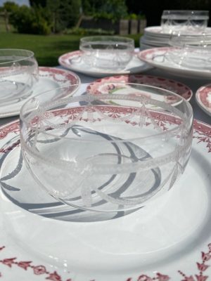 Suite de 7 coupes à fruits à décor gravé